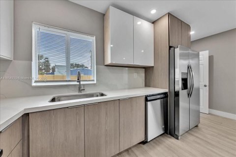 Commercial property in Fort Lauderdale, Florida 146.88 sq.m. № 1878404 - photo 6