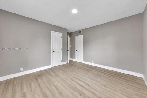 Commercial property in Fort Lauderdale, Florida 146.88 sq.m. № 1878404 - photo 15