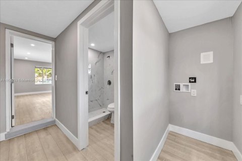 Commercial property in Fort Lauderdale, Florida 146.88 sq.m. № 1878404 - photo 16