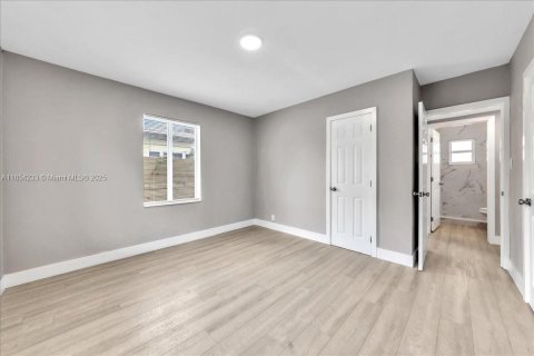 Commercial property in Fort Lauderdale, Florida 146.88 sq.m. № 1878404 - photo 13