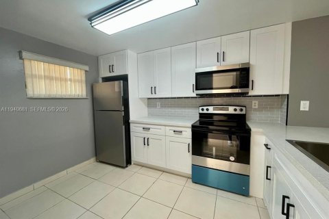 Copropriété à vendre à Coral Springs, Floride: 2 chambres, 91.97 m2 № 1998368 - photo 3