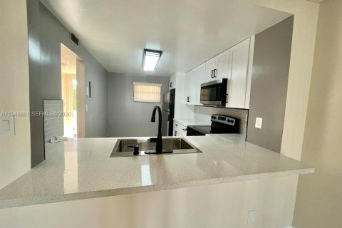 Copropriété à vendre à Coral Springs, Floride: 2 chambres, 91.97 m2 № 1998368 - photo 4