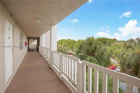 Copropriété à vendre à Coral Springs, Floride: 2 chambres, 91.97 m2 № 1998368 - photo 13