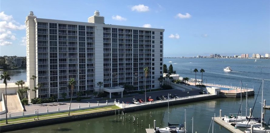 Condominio en Clearwater, Florida, 2 dormitorios № 1876173