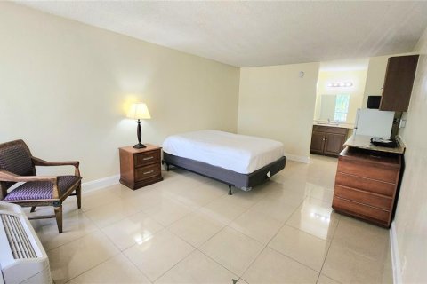 Apartamento en alquiler en Orlando, Florida, 3 habitaciones, 25.64 m2 № 1780195 - foto 1