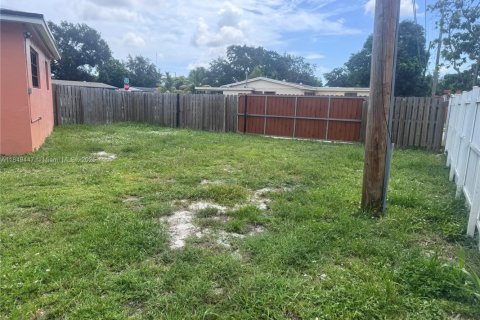House in Miami Gardens, Florida 4 bedrooms, 104.14 sq.m. № 1852258 - photo 4