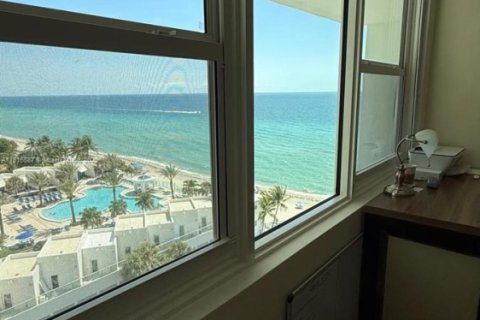 Купить кондоминиум в Холливуд, Флорида 2 спальни, 102.19м2, № 2016650 - фото 15