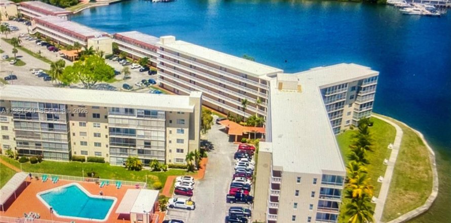 Кондоминиум с 1 спальней в Авентура, Флорида № 2023401