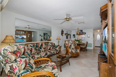 Copropriété à vendre à New Port Richey, Floride: 2 chambres, 82.5 m2 № 2150858 - photo 4