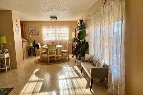 Condo in Port St. Lucie, Florida, 2 bedrooms № 2146023 - photo 12