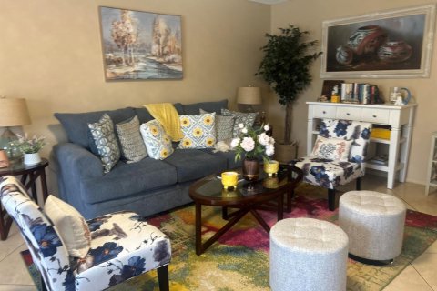 Condo in Port St. Lucie, Florida, 2 bedrooms № 2146023 - photo 5