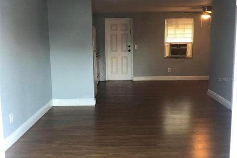 Dúplex en venta en Brandon, Florida, 1 dormitorio, 106.28 m2 № 1912453 - foto 2