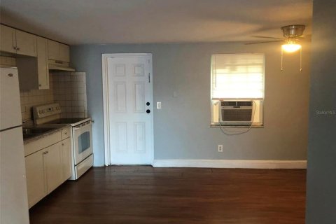 Dúplex en venta en Brandon, Florida, 1 dormitorio, 106.28 m2 № 1912453 - foto 3