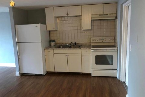 Dúplex en venta en Brandon, Florida, 1 dormitorio, 106.28 m2 № 1912453 - foto 4