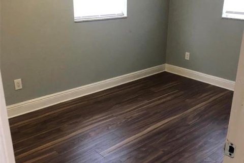 Dúplex en venta en Brandon, Florida, 1 dormitorio, 106.28 m2 № 1912453 - foto 6