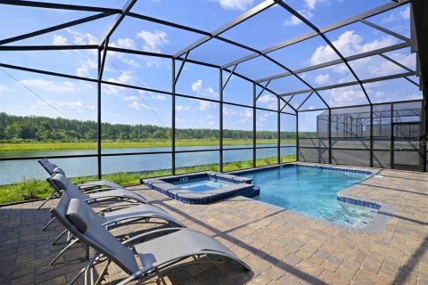 Villa ou maison à vendre à Kissimmee, Floride: 8 chambres, 398.46 m2 № 2108130 - photo 3