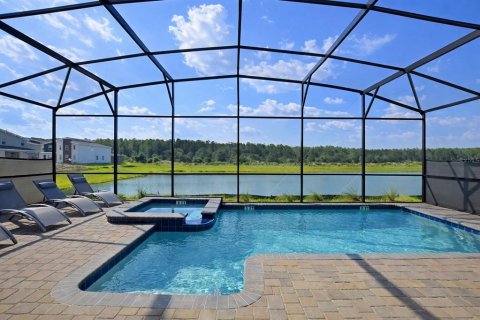 Villa ou maison à vendre à Kissimmee, Floride: 8 chambres, 398.46 m2 № 2108130 - photo 2
