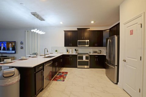 Villa ou maison à vendre à Kissimmee, Floride: 8 chambres, 398.46 m2 № 2108130 - photo 6