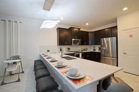 Villa ou maison à vendre à Kissimmee, Floride: 8 chambres, 398.46 m2 № 2108130 - photo 4