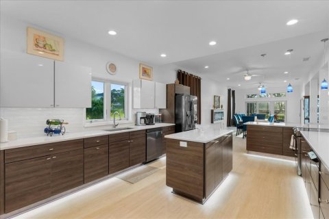 Villa ou maison à vendre à Ormond Beach, Floride: 3 chambres, 334.08 m2 № 2356469 - photo 4