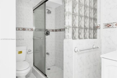Copropriété à vendre à North Miami Beach, Floride: 2 chambres, 103.31 m2 № 2078887 - photo 16