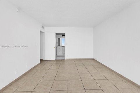 Copropriété à vendre à North Miami Beach, Floride: 2 chambres, 103.31 m2 № 2078887 - photo 13
