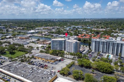 Copropriété à vendre à North Miami Beach, Floride: 2 chambres, 103.31 m2 № 2078887 - photo 20