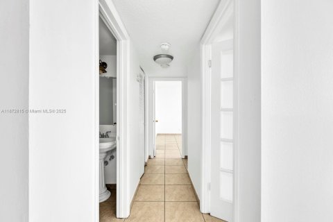 Copropriété à vendre à North Miami Beach, Floride: 2 chambres, 103.31 m2 № 2078887 - photo 7
