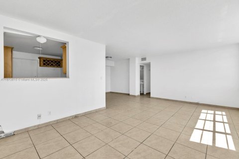 Copropriété à vendre à North Miami Beach, Floride: 2 chambres, 103.31 m2 № 2078887 - photo 3