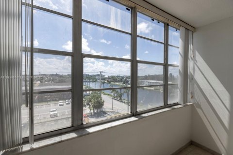 Copropriété à vendre à North Miami Beach, Floride: 2 chambres, 103.31 m2 № 2078887 - photo 10