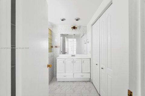 Copropriété à vendre à North Miami Beach, Floride: 2 chambres, 103.31 m2 № 2078887 - photo 14