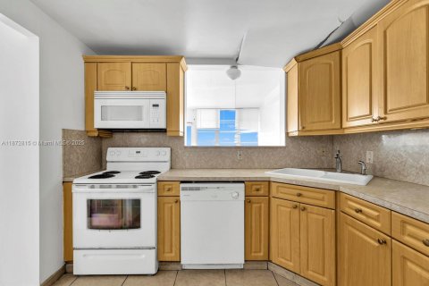 Copropriété à vendre à North Miami Beach, Floride: 2 chambres, 103.31 m2 № 2078887 - photo 6