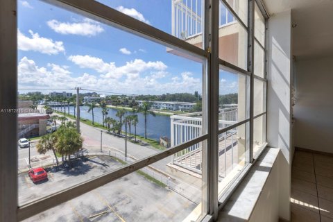 Copropriété à vendre à North Miami Beach, Floride: 2 chambres, 103.31 m2 № 2078887 - photo 4