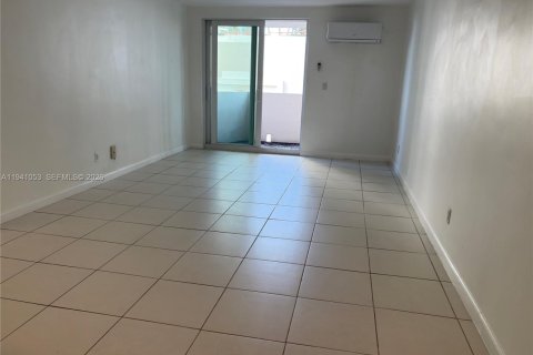 Снять в аренду кондоминиум в Майами, Флорида 2 спальни, 70.61м2, № 1998102 - фото 2