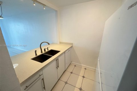 Снять в аренду кондоминиум в Майами, Флорида 2 спальни, 70.61м2, № 1998102 - фото 18