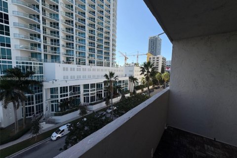 Снять в аренду кондоминиум в Майами, Флорида 2 спальни, 70.61м2, № 1998102 - фото 14