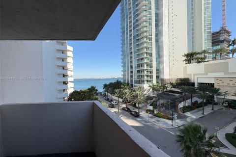 Снять в аренду кондоминиум в Майами, Флорида 2 спальни, 70.61м2, № 1998102 - фото 15