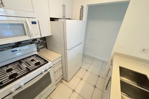 Снять в аренду кондоминиум в Майами, Флорида 2 спальни, 70.61м2, № 1998102 - фото 7
