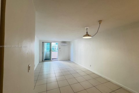 Снять в аренду кондоминиум в Майами, Флорида 2 спальни, 70.61м2, № 1998102 - фото 5