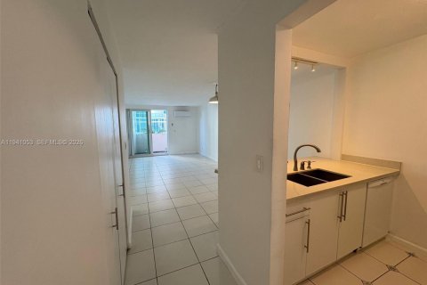 Кондоминиум с 2 спальнями в Майами, Флорида № 1998102