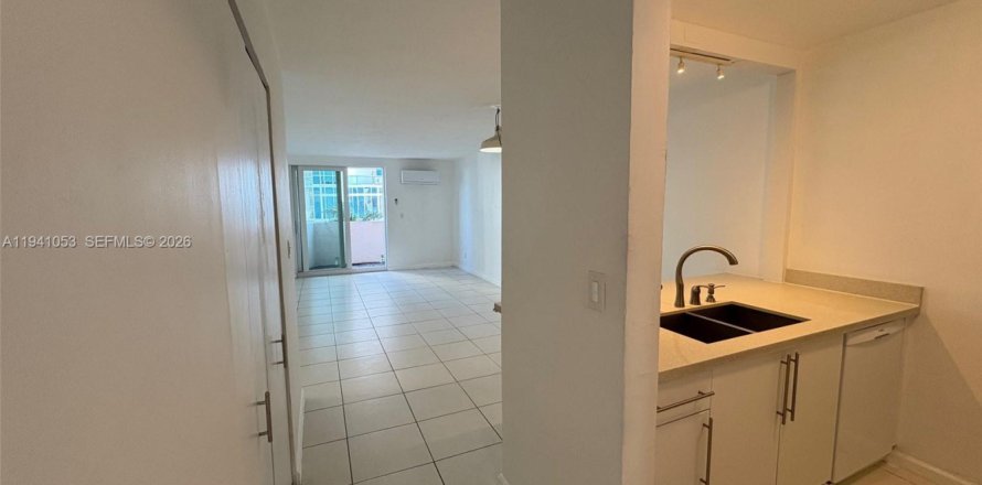 Кондоминиум с 2 спальнями в Майами, Флорида № 1998102