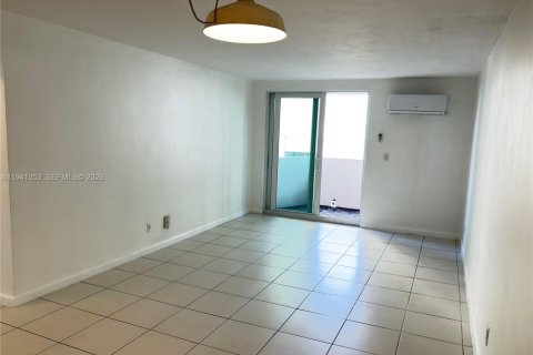 Снять в аренду кондоминиум в Майами, Флорида 2 спальни, 70.61м2, № 1998102 - фото 3