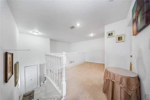 House in Miami, Florida 3 bedrooms, 167.13 sq.m. № 1948921 - photo 18