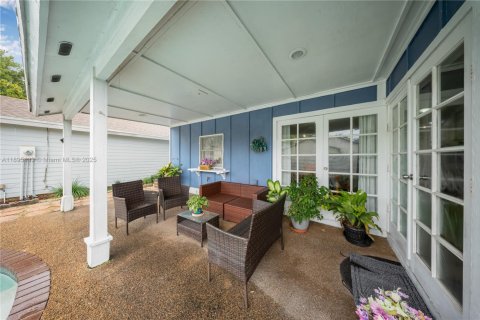 House in Miami, Florida 3 bedrooms, 167.13 sq.m. № 1948921 - photo 23