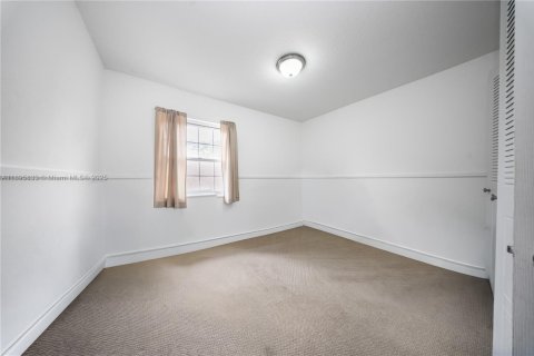 House in Miami, Florida 3 bedrooms, 167.13 sq.m. № 1948921 - photo 21