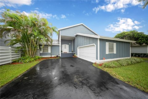 House in Miami, Florida 3 bedrooms, 167.13 sq.m. № 1948921 - photo 6
