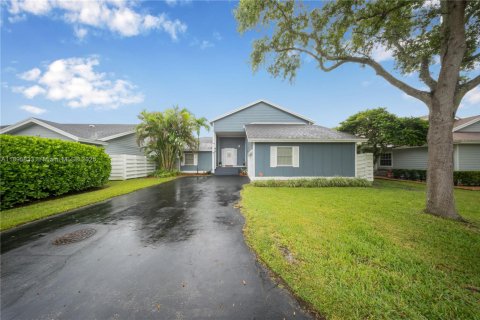 House in Miami, Florida 3 bedrooms, 167.13 sq.m. № 1948921 - photo 1