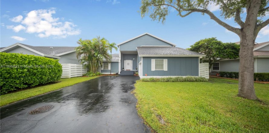 House in Miami, Florida 3 bedrooms, 167.13 sq.m. № 1948921