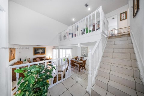House in Miami, Florida 3 bedrooms, 167.13 sq.m. № 1948921 - photo 17