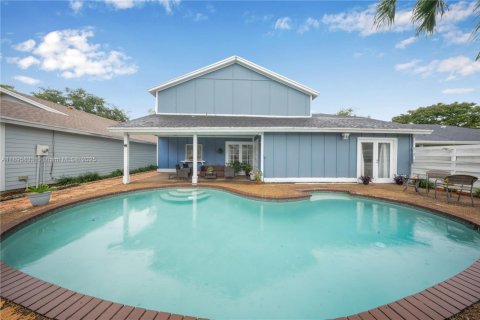 House in Miami, Florida 3 bedrooms, 167.13 sq.m. № 1948921 - photo 2